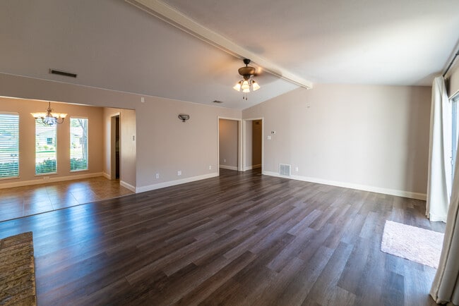 Building Photo - 2709 Forest Grove Dr