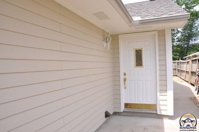 Building Photo - 1013 Sylvan St