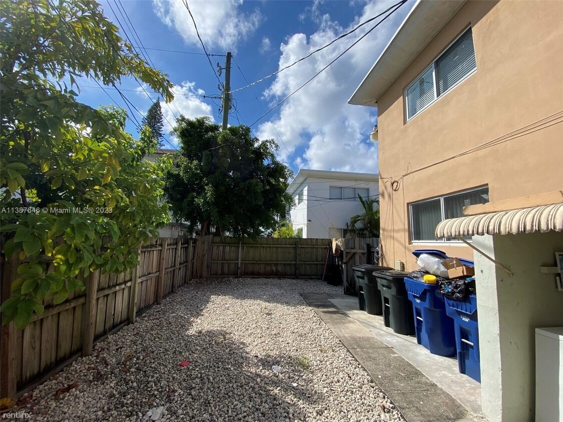 Primary Photo - 2 br, 1 bath House - Biscayne Beach