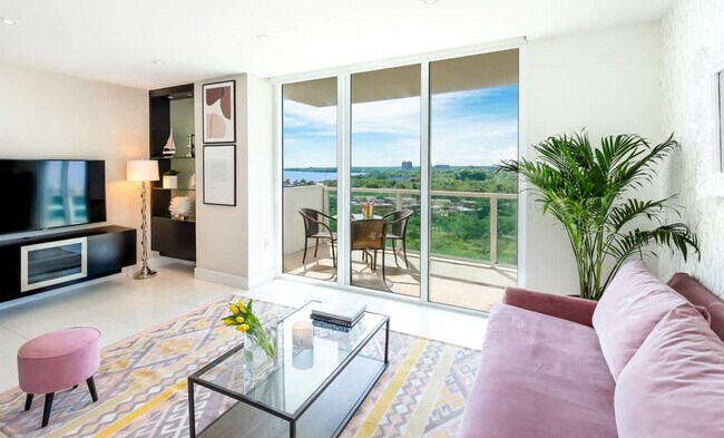 Foto del edificio - 2889 McFarlane Rd