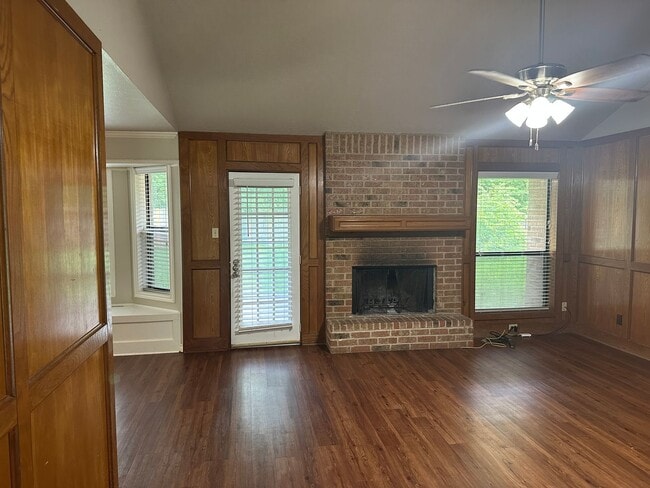 Building Photo - 2711 Wilderness Dr N