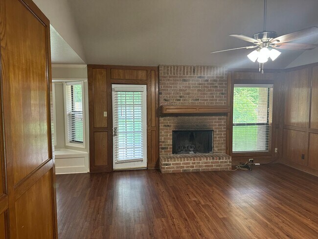 Foto del edificio - 2711 Wilderness Dr N