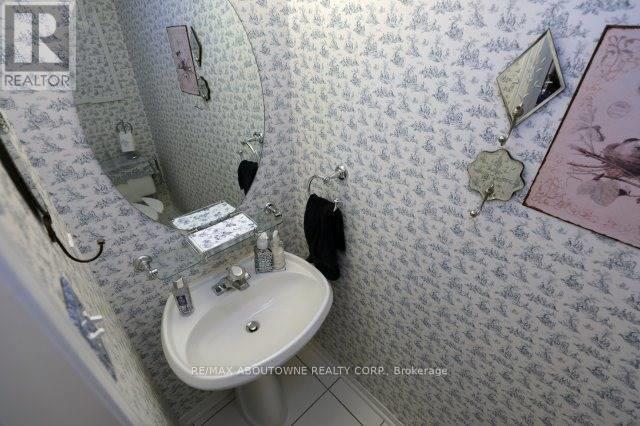 Photo du bâtiment - 1175 Treetop Terrace