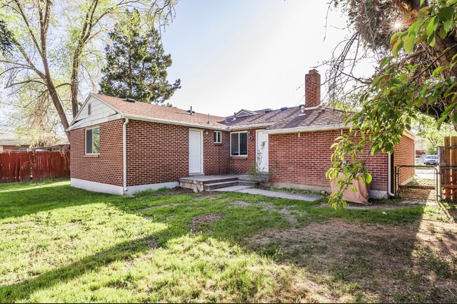 Foto del edificio - 1145 Montgomery St W