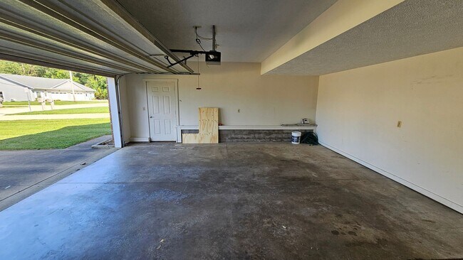 Foto del edificio - 1611 Spring Village Ln