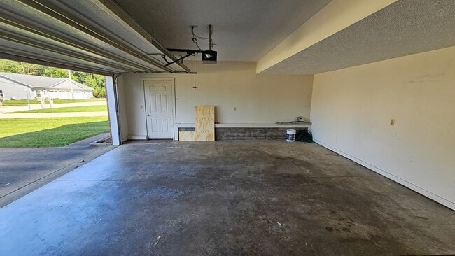 Building Photo - 1611 Spring Village Ln