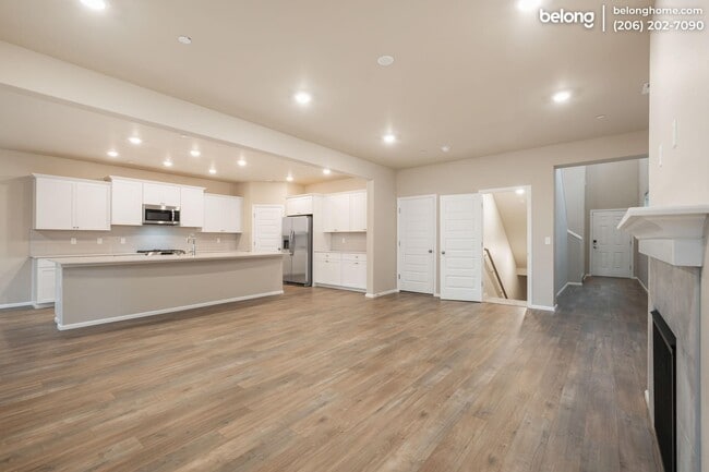 Building Photo - 3878 79th Dr NE