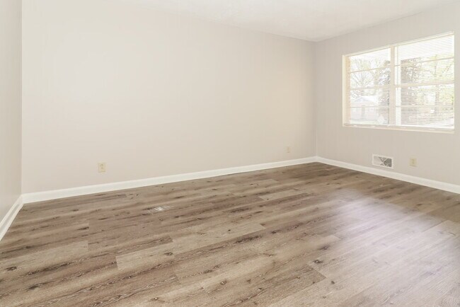 Foto del edificio - 416 Tanner Rd