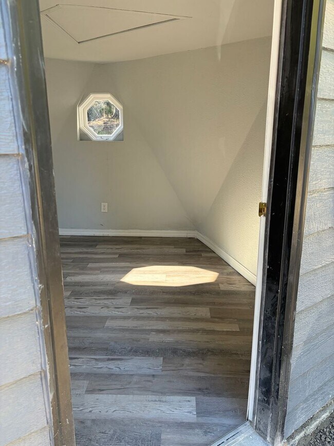 Foto del edificio - Spacious 3-Bed + Flex Room on Private Fenced 2 Acres, Huge Shop