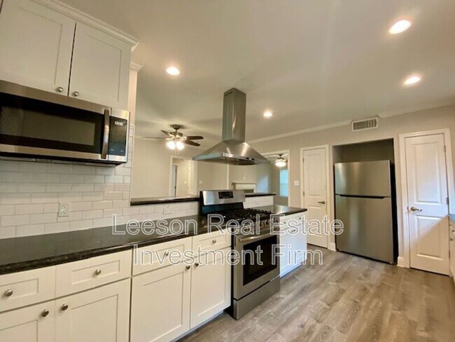 Foto del edificio - 2721 Fairfield Ave