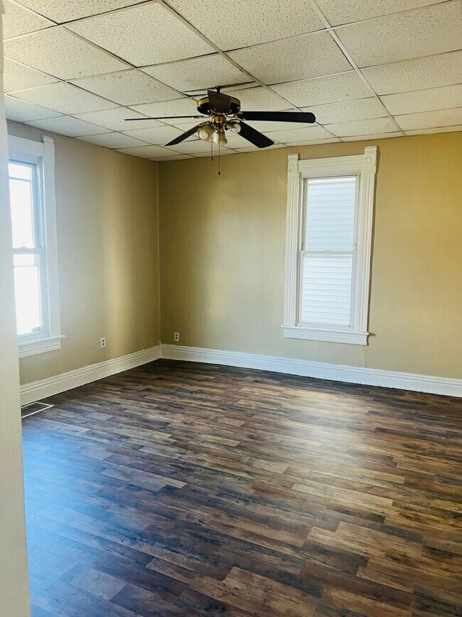 Building Photo - 4 br, 1 bath House - 1611 S. Beaver St.