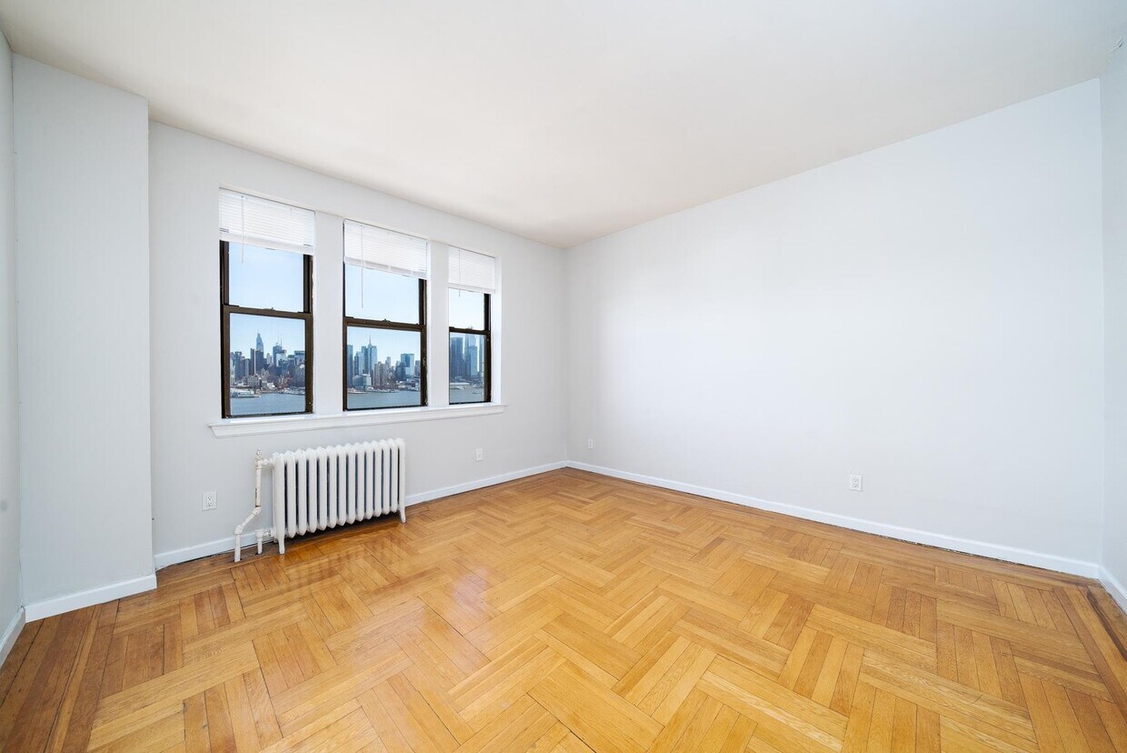 Primary Photo - 883 Boulevard E