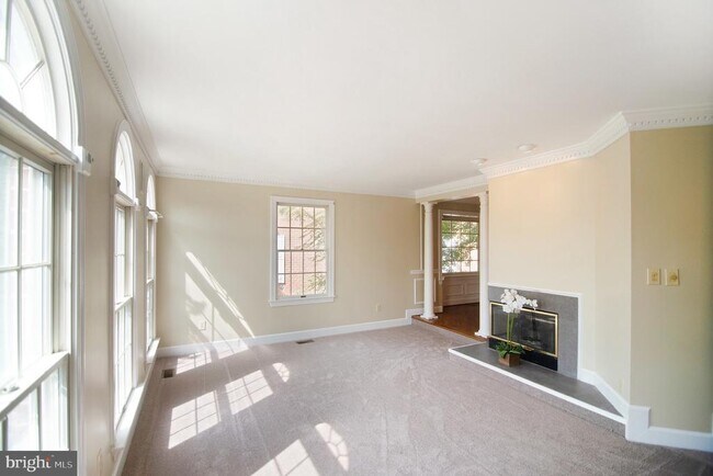 Building Photo - 8188 Madrillon Ct