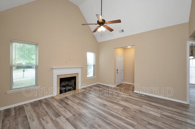 Foto del edificio - 2107 Adkins Pl