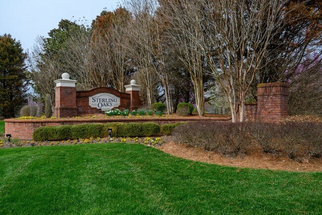 Foto del edificio - **UPDATED BRENTWOOD HOME THAT DOESN'T FEEL LIKE A RENTAL**
