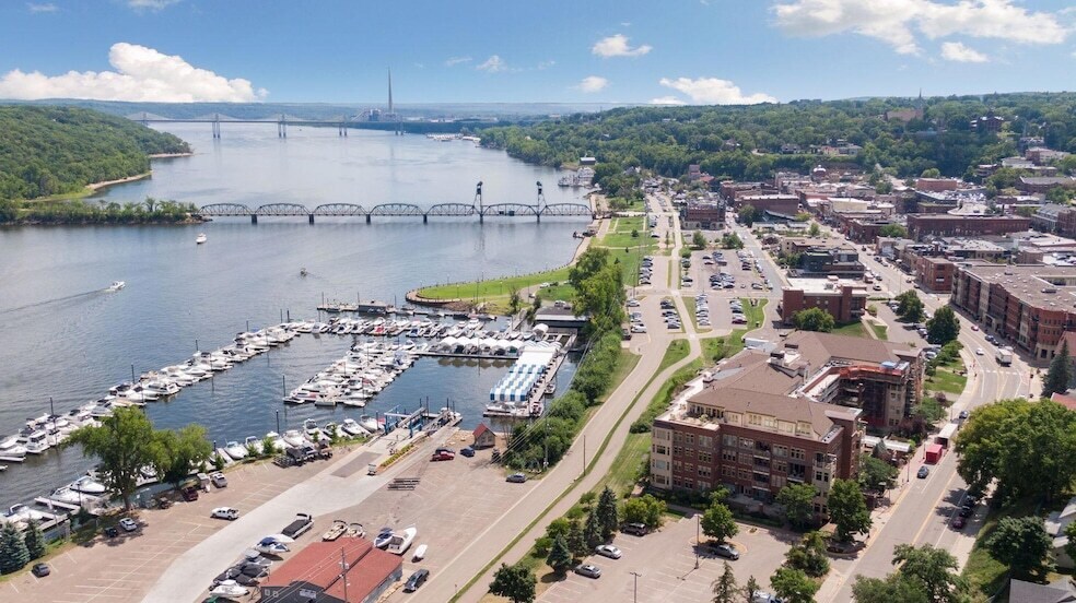 Foto principal - 640 Main St N