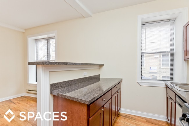 Building Photo - 432 W Belden Ave