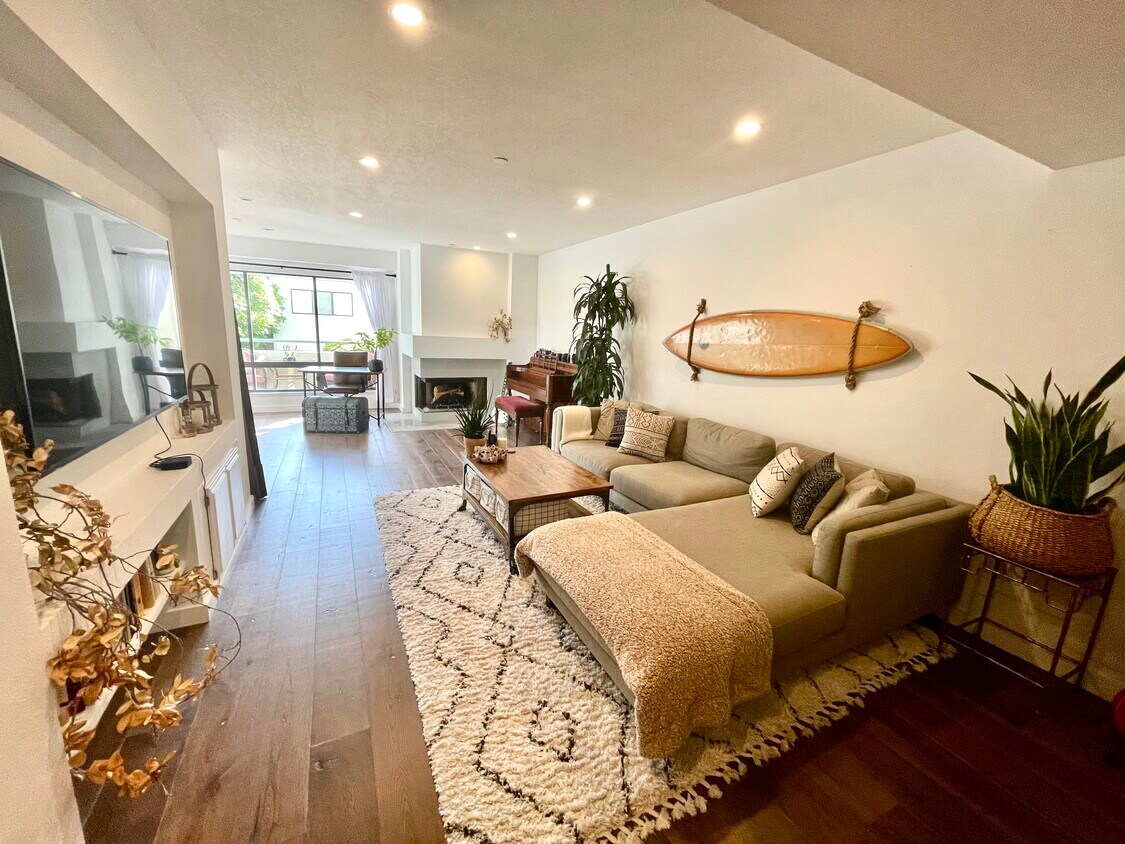 Primary Photo - 130 Ocean Park Blvd