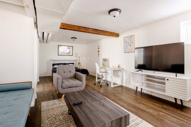 Building Photo - 2334 SE 8th Ave