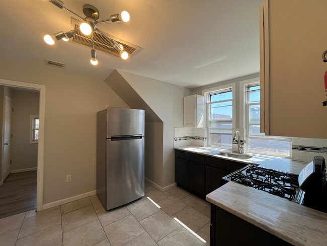 Building Photo - 223 Cator Ave