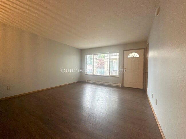 Building Photo - Classic 2-bedroom in King Arthur Court Apa...