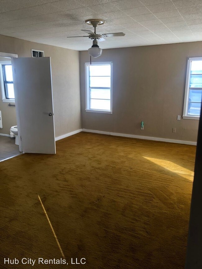 Building Photo - 3 br, 2 bath House - 413 E. 4th Street