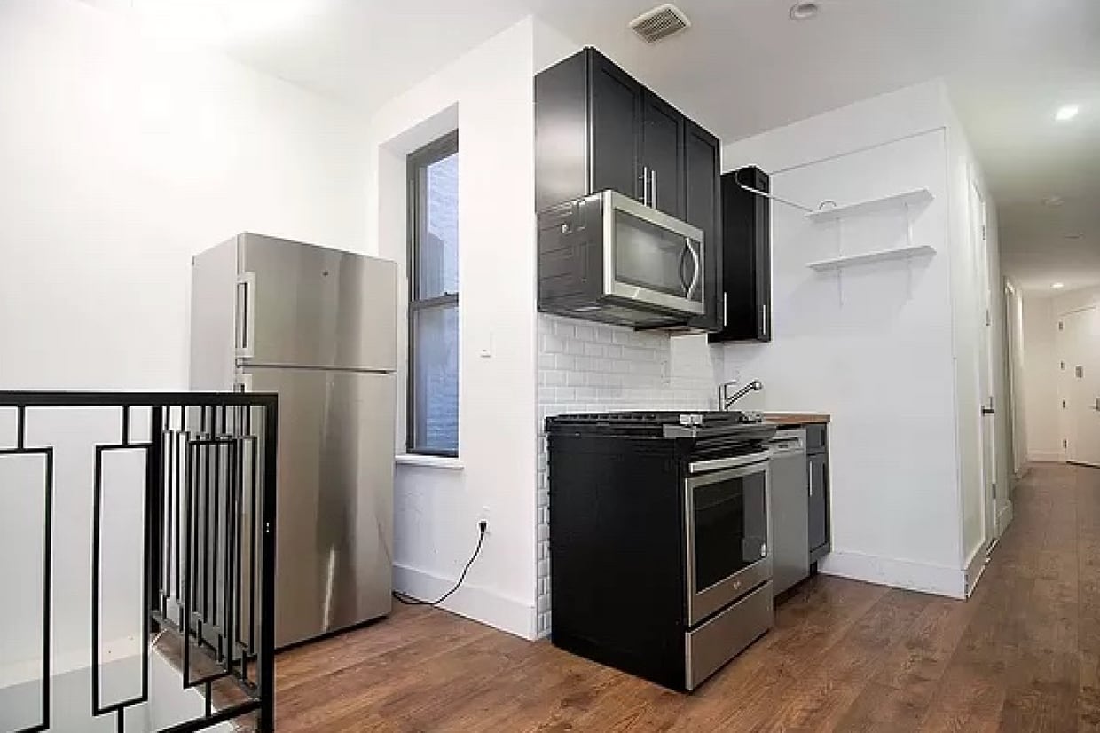 Primary Photo - 393 Bleecker St
