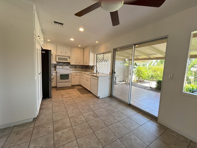 Building Photo - Beautiful 2 Bed 2 Bath 55+ Oaks North Cul-...