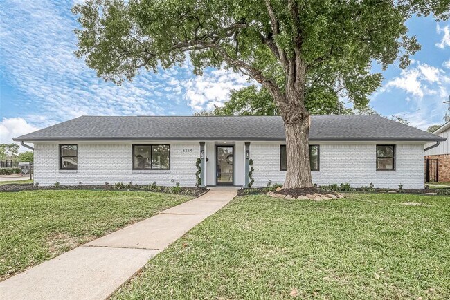 Foto del edificio - 6254 Locke Ln