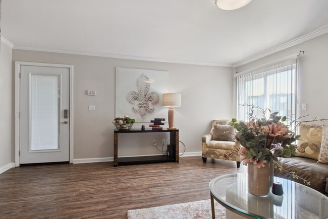 Zafiro 2BR 2B - Emerald Pointe