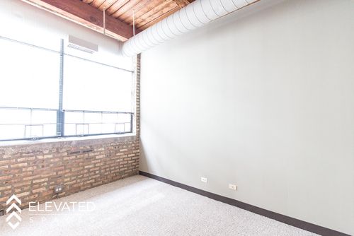 Building Photo - 915 W Huron St