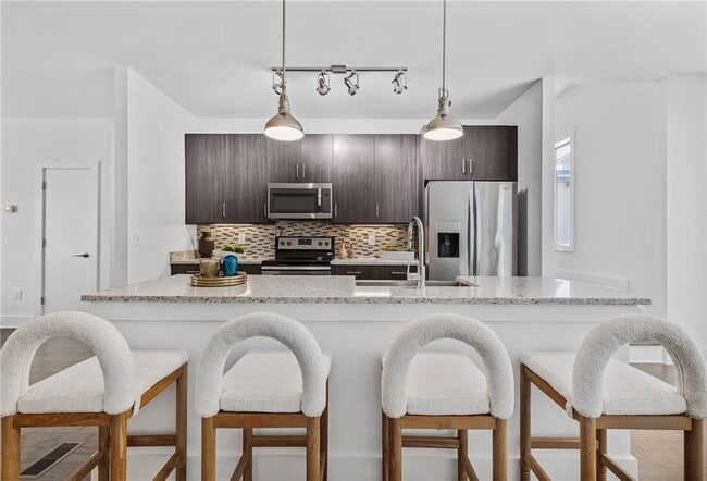 Building Photo - 966 Moda Dr