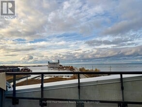 Building Photo - 31 Huron St