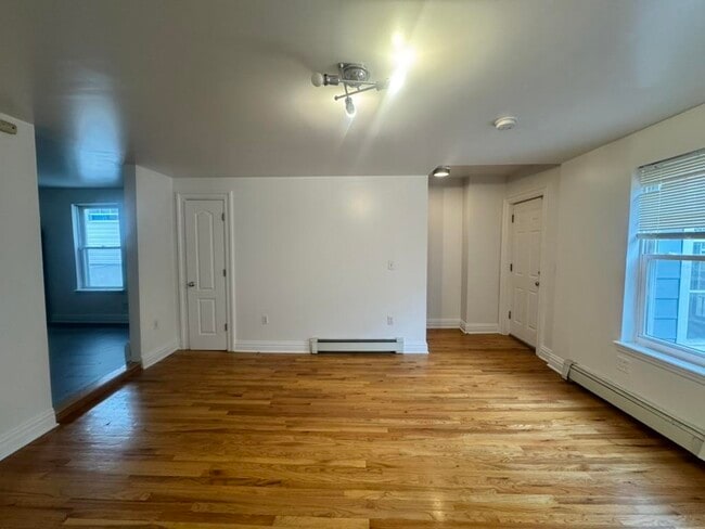 Building Photo - 146 Webster Ave