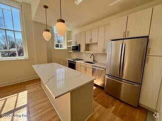 Building Photo - 1810 Sils Ave