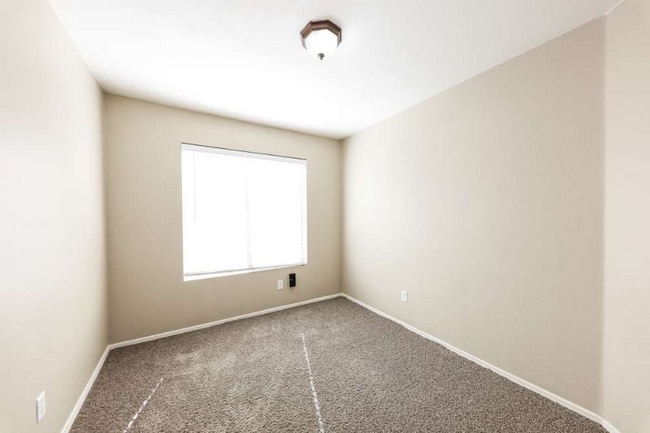 Building Photo - 2460 S Navajo Way