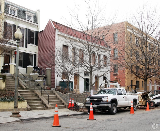 Building Photo - 2142 O St NW