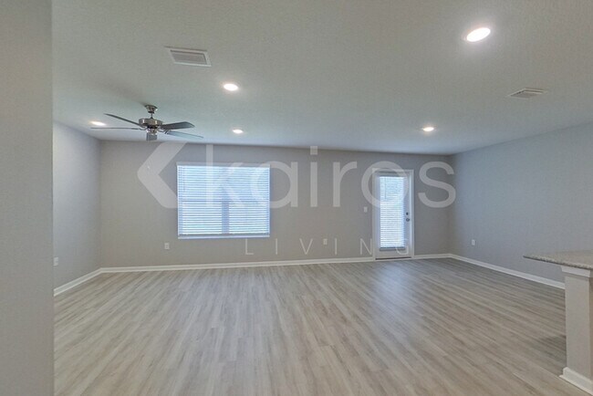 Building Photo - 4660 Malay Cir