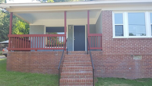 Foto del edificio - 3Bed Room, 1 Bath Brick Ranch Style Home