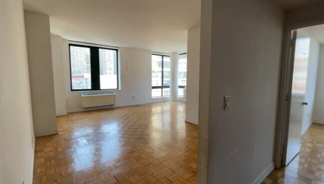 Building Photo - 2 S End Ave