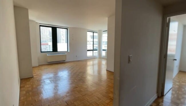 Building Photo - 2 S End Ave