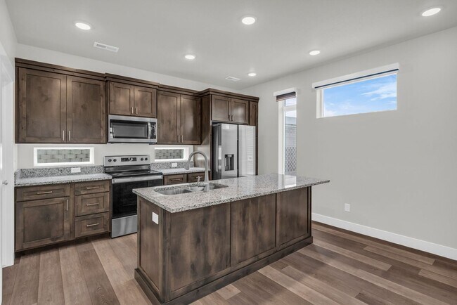 Foto del edificio - New 2024 Townhome with Office & 2 Car Garage