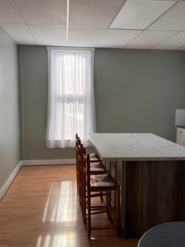 Kitchen new island - 102 E Main St