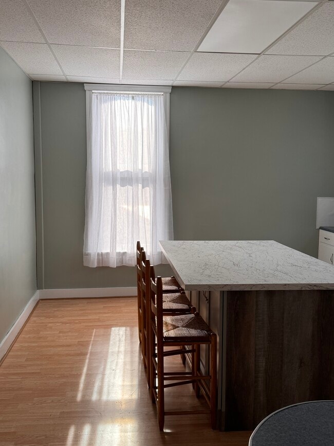Kitchen new island - 102 E Main St