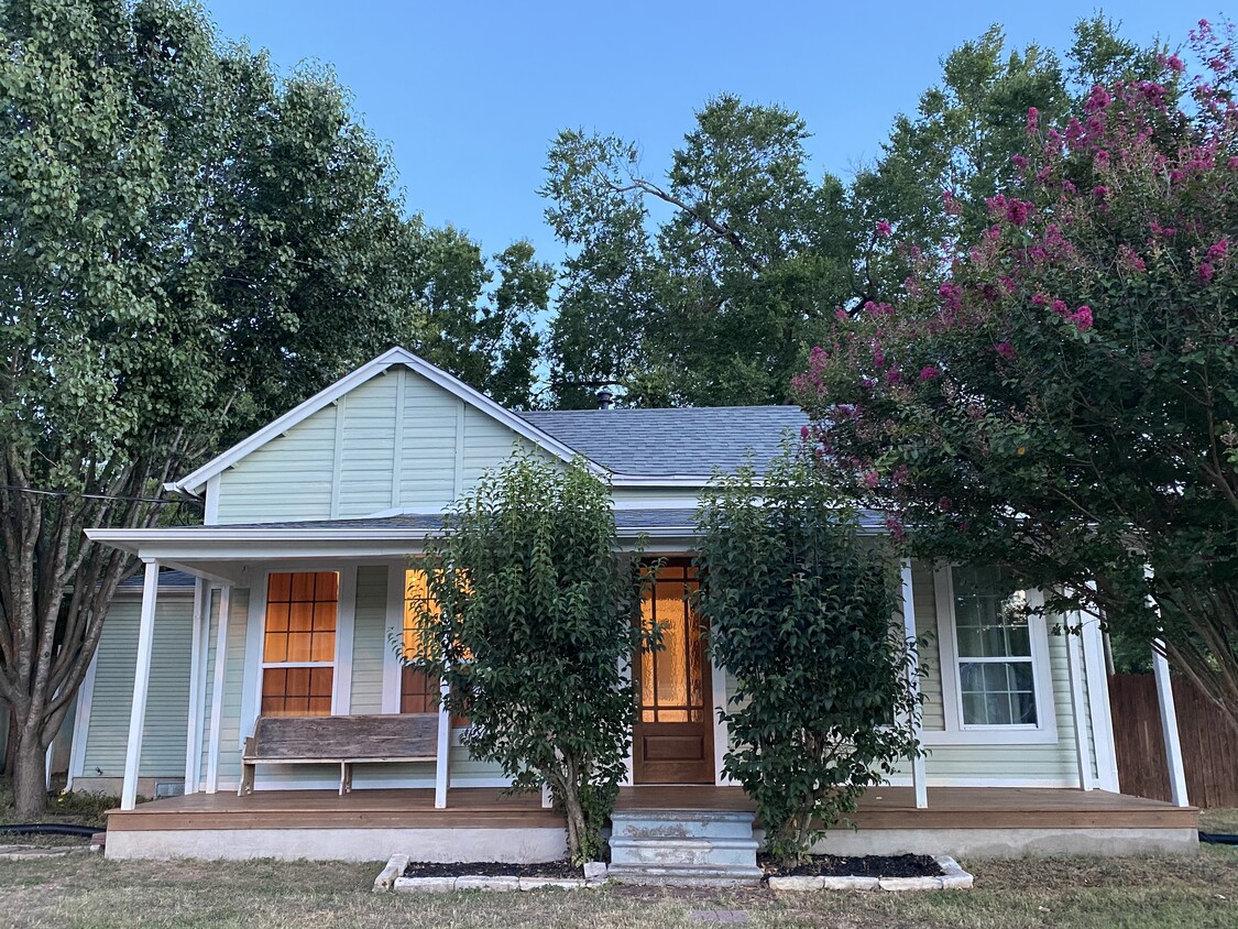 Small town charm all around, big time amenities inside! - 1201 Farm St