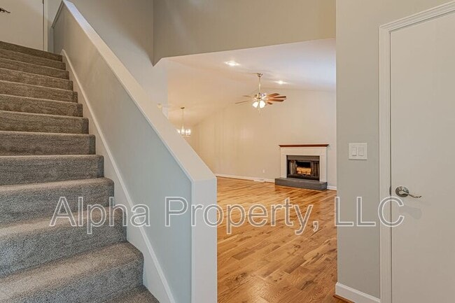 Photo - 108 Duquesne Dr House