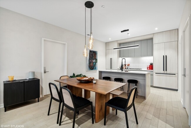 Building Photo - 1400 W Monroe St