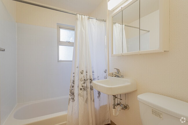 1BR, 1BA - 661SF - Coronado Springs Tower