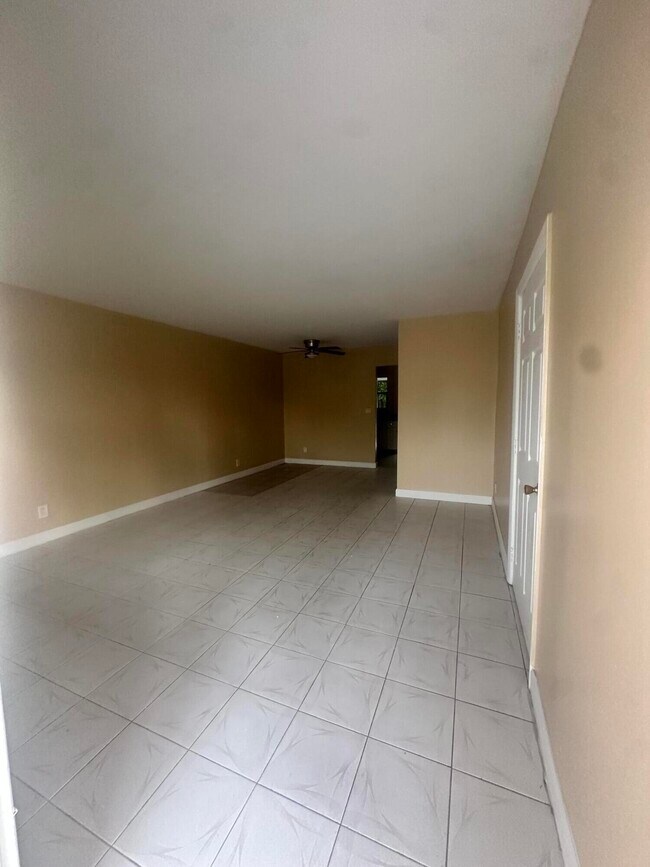 Foto del edificio - 5644 NW 14th Ct