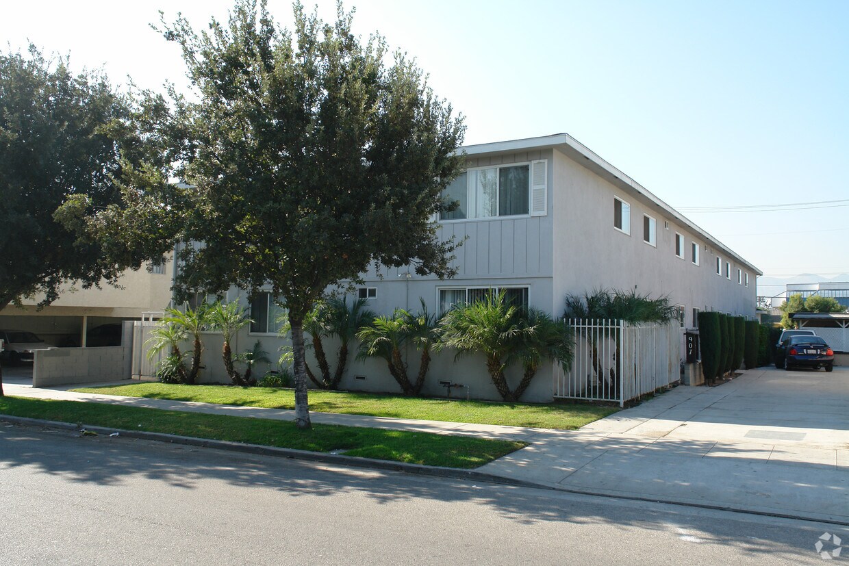 Building Photo - 913 Mariposa St